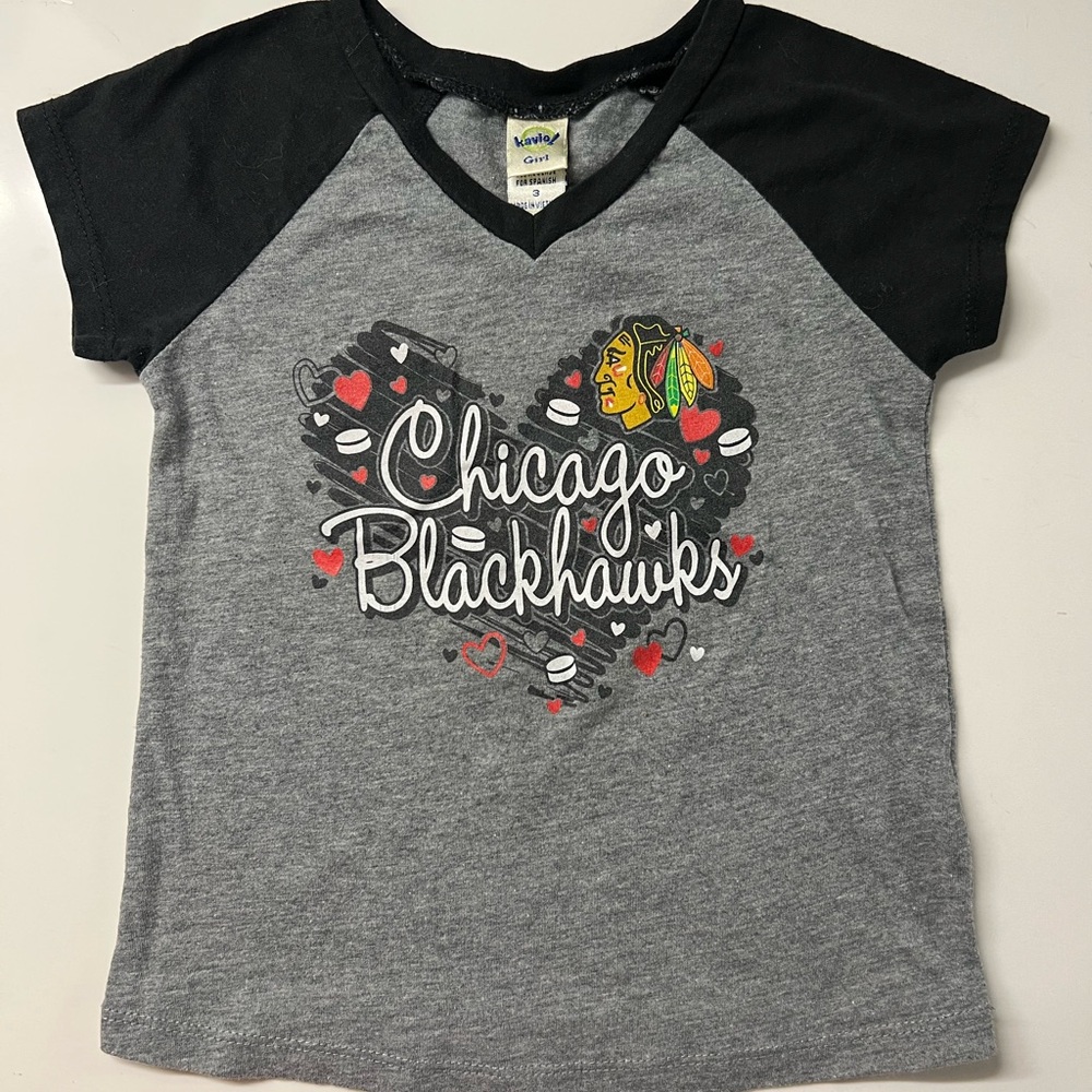 Kavio Kids Gray and Black Chicago Blackhawks Tee